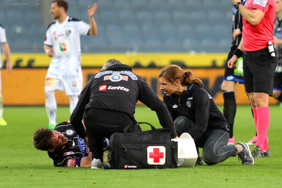 Sturm Graz - Wolfsberg
Oesterreichische Fussball Bundesliga, 25. Runde, SK Sturm Graz - Wolfsberger AC, Stadion Liebenau Graz, 01.04.2017. 

Foto zeigt Sandi Lovric (Sturm) und Kristina Koeppel-Klepp (Teamarzt Sturm)
