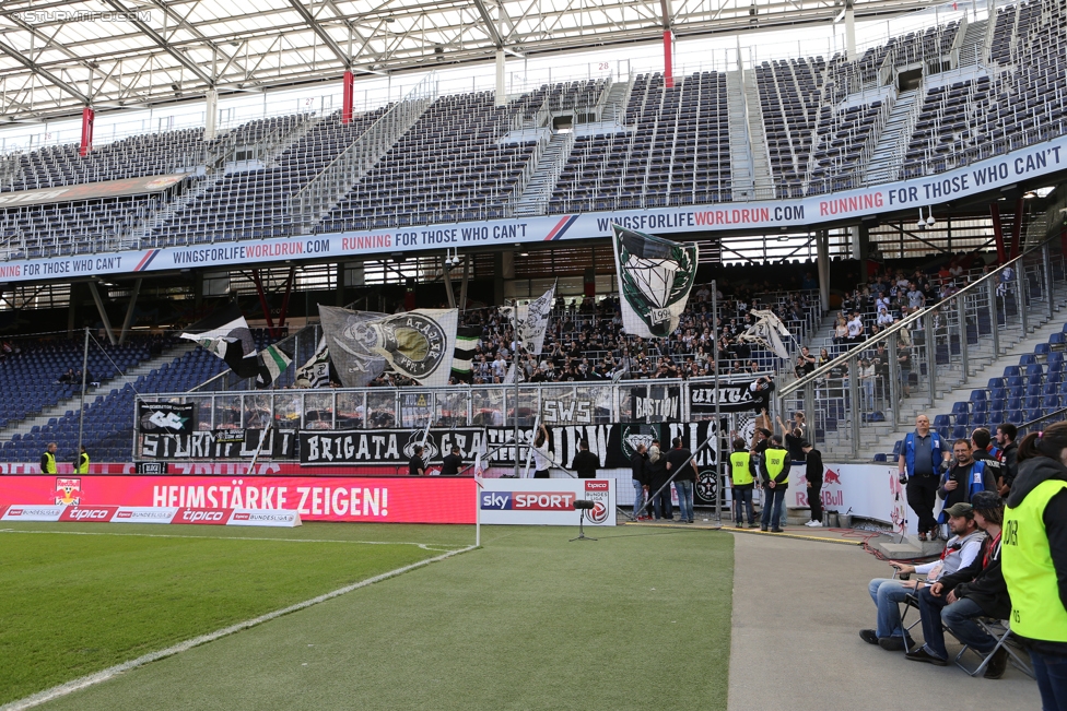 RB Salzburg - Sturm Graz
Oesterreichische Fussball Bundesliga, 26. Runde, FC RB Salzburg - SK Sturm Graz, Stadion Wals-Siezenheim, 09.04.2017. 

Foto zeigt Fans von Sturm
