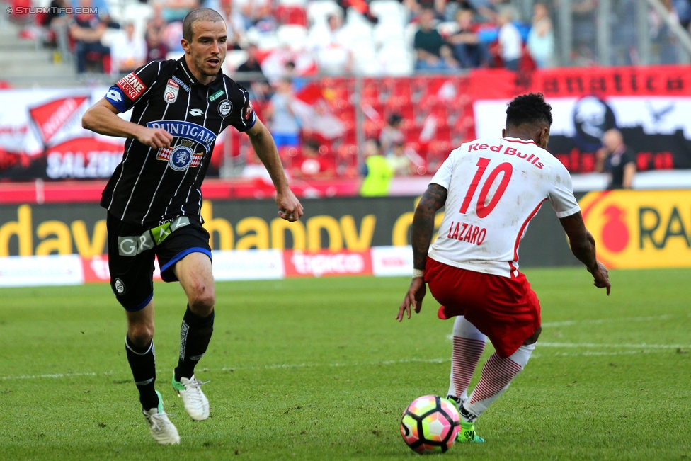 RB Salzburg - Sturm Graz
Oesterreichische Fussball Bundesliga, 26. Runde, FC RB Salzburg - SK Sturm Graz, Stadion Wals-Siezenheim, 09.04.2017. 

Foto zeigt Fabian Koch (Sturm) und Valentino Lazaro (Salzburg)
