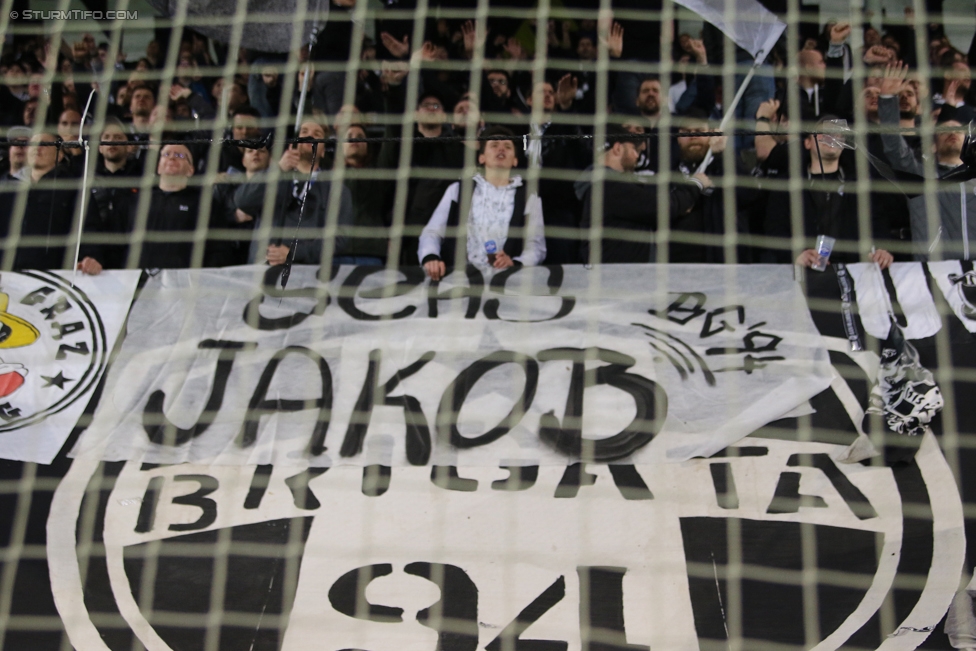 Sturm Graz - Ried
Oesterreichische Fussball Bundesliga, 29. Runde, SK Sturm Graz - SV Ried, Stadion Liebenau Graz, 15.04.2017. 

Foto zeigt Fans von Sturm mit einem Spruchband
