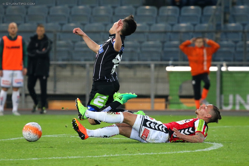 Sturm Graz - Ried
Oesterreichische Fussball Bundesliga, 29. Runde, SK Sturm Graz - SV Ried, Stadion Liebenau Graz, 15.04.2017. 

Foto zeigt Sascha Horvath (Sturm) und Florian Hart (Ried)
Schlüsselwörter: foul