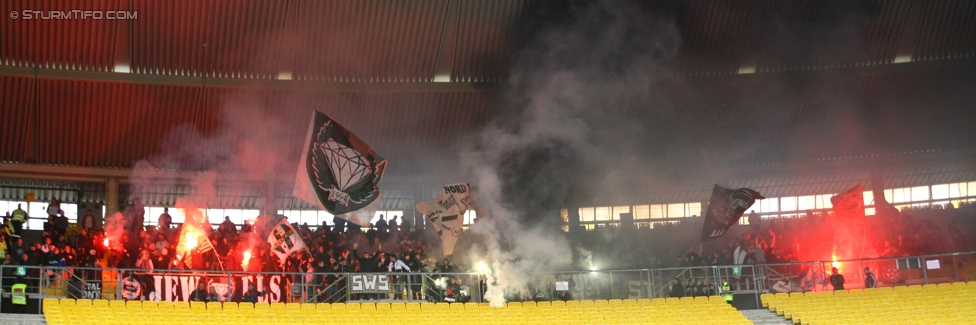 Austria Wien - Sturm Graz
Oesterreichische Fussball Bundesliga, 31. Runde, FK Austria Wien - SK Sturm Graz, Ernst Happel Stadion Wien, 29.04.2017. 

Foto zeigt Fans von Sturm
Schlüsselwörter: pyrotechnik