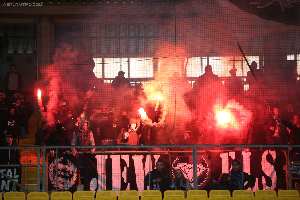 Austria Wien - Sturm Graz
Oesterreichische Fussball Bundesliga, 31. Runde, FK Austria Wien - SK Sturm Graz, Ernst Happel Stadion Wien, 29.04.2017. 

Foto zeigt Fans von Sturm
Schlüsselwörter: pyrotechnik