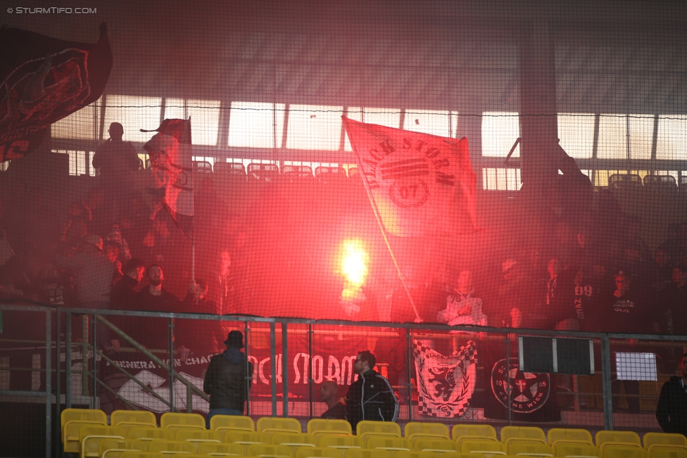 Austria Wien - Sturm Graz
Oesterreichische Fussball Bundesliga, 31. Runde, FK Austria Wien - SK Sturm Graz, Ernst Happel Stadion Wien, 29.04.2017. 

Foto zeigt Fans von Sturm
Schlüsselwörter: pyrotechnik