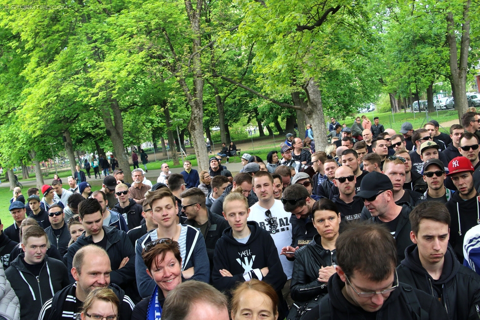 Gruabn Initiative Legendentag
Gruabn Initiative Legendentag, Stadion Gruabn Graz, 01.05.2017.

Foto zeigt Fans von Sturm im Augarten
