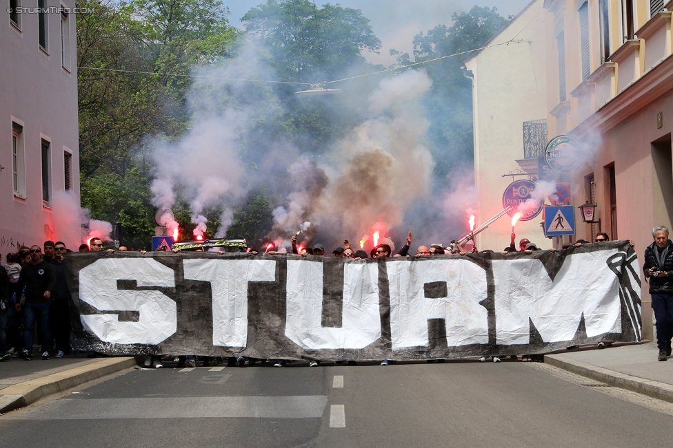 Gruabn Initiative Legendentag
Gruabn Initiative Legendentag, Stadion Gruabn Graz, 01.05.2017.

Foto zeigt Fans von Sturm beim Corteo
Schlüsselwörter: pyrotechnik