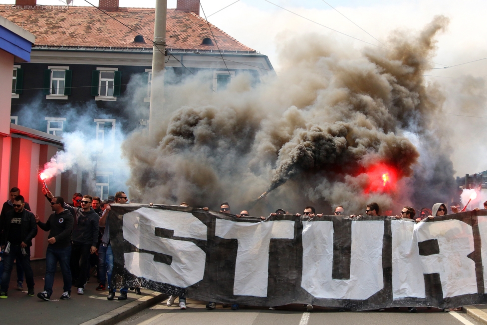 Gruabn Initiative Legendentag
Gruabn Initiative Legendentag, Stadion Gruabn Graz, 01.05.2017.

Foto zeigt Fans von Sturm beim Corteo
Schlüsselwörter: pyrotechnik