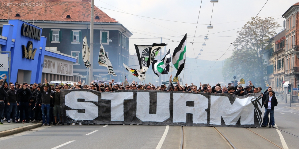 Gruabn Initiative Legendentag
Gruabn Initiative Legendentag, Stadion Gruabn Graz, 01.05.2017.

Foto zeigt Fans von Sturm beim Corteo
