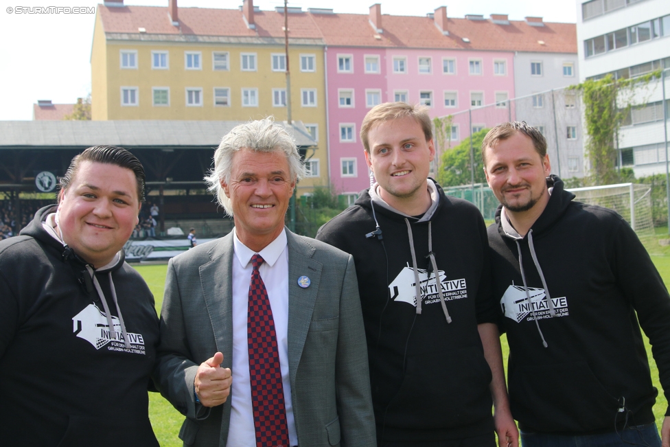 Gruabn Initiative Legendentag
Gruabn Initiative Legendentag, Stadion Gruabn Graz, 01.05.2017.

Foto zeigt Josef Schuster (Gruabn Initiative), Charly Temmel (ehem. Praesident Sturm), Benjamin Sikora (Gruabn Initiative) und Markus Hatzl (Gruabn Initiative)
