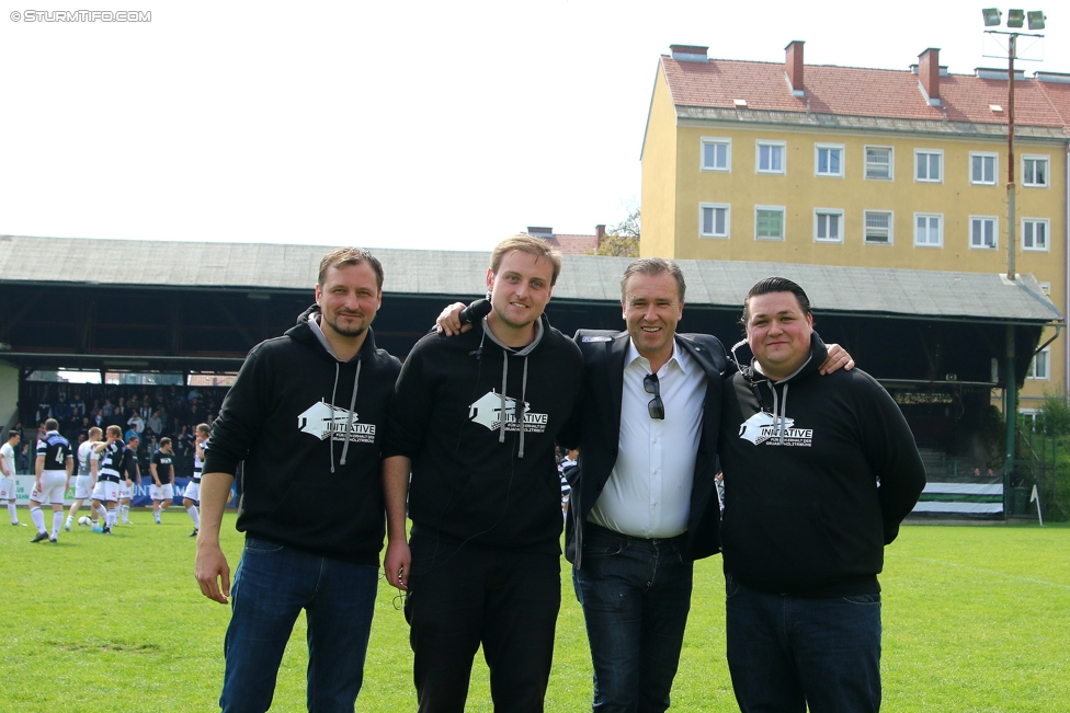 Gruabn Initiative Legendentag
Gruabn Initiative Legendentag, Stadion Gruabn Graz, 01.05.2017.

Foto zeigt Markus Hatzl (Gruabn Initiative), Benjamin Sikora (Gruabn Initiative), Christian Jauk (Praesident Sturm) und Josef Schuster (Gruabn Initiative)
