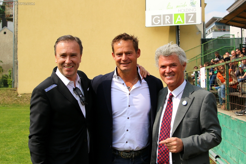 Gruabn Initiative Legendentag
Gruabn Initiative Legendentag, Stadion Gruabn Graz, 01.05.2017.

Foto zeigt Christian Jauk (Praesident Sturm), Otto Konrad (ehem. Spieler Sturm) und Charly Temmel (ehem. Praesident Sturm)
