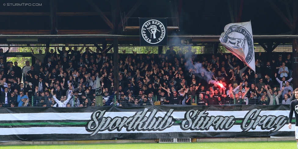 Gruabn Initiative Legendentag
Gruabn Initiative Legendentag, Stadion Gruabn Graz, 01.05.2017.

Foto zeigt Fans von Sturm
