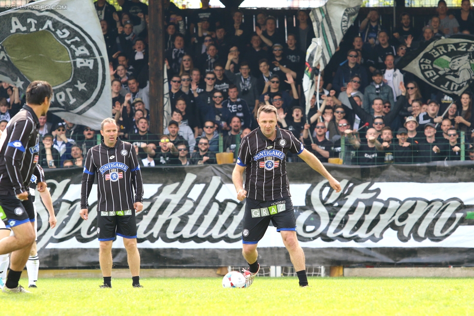 Gruabn Initiative Legendentag
Gruabn Initiative Legendentag, Stadion Gruabn Graz, 01.05.2017.

Foto zeigt Mario Haas und Samir Muratovic (ehem. Spieler Sturm)
