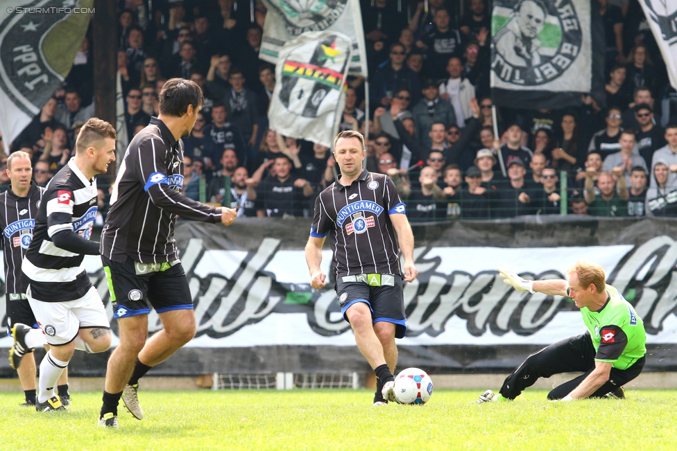 Gruabn Initiative Legendentag
Gruabn Initiative Legendentag, Stadion Gruabn Graz, 01.05.2017.

Foto zeigt Mario Haas, Samir Muratovic und Ivica Vastic (ehem. Spieler Sturm)
