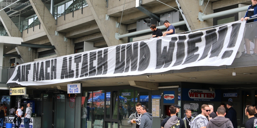 Sturm Graz - St. Poelten
Oesterreichische Fussball Bundesliga, 32. Runde, SK Sturm Graz - SKN St. Poelten, Stadion Liebenau Graz, 06.05.2017. 

Foto zeigt eine Aussenansicht vom Stadion Liebenau mit einem Spruchband
