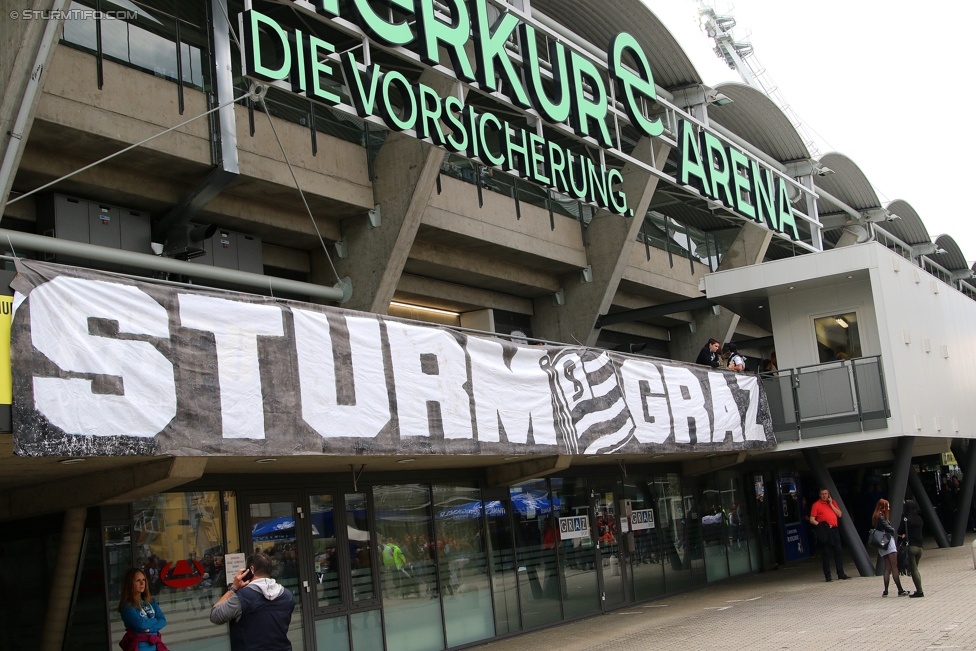 Sturm Graz - St. Poelten
Oesterreichische Fussball Bundesliga, 32. Runde, SK Sturm Graz - SKN St. Poelten, Stadion Liebenau Graz, 06.05.2017. 

Foto zeigt eine Aussenansicht vom Stadion Liebenau mit einem Spruchband
