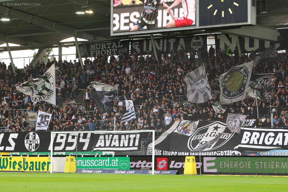 Sturm Graz - St. Poelten
Oesterreichische Fussball Bundesliga, 32. Runde, SK Sturm Graz - SKN St. Poelten, Stadion Liebenau Graz, 06.05.2017. 

Foto zeigt Fans von Sturm
