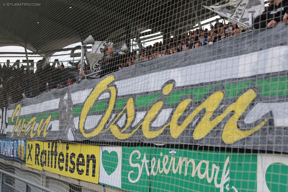 Sturm Graz - St. Poelten
Oesterreichische Fussball Bundesliga, 32. Runde, SK Sturm Graz - SKN St. Poelten, Stadion Liebenau Graz, 06.05.2017. 

Foto zeigt Fans von Sturm mit einem Spruchband
