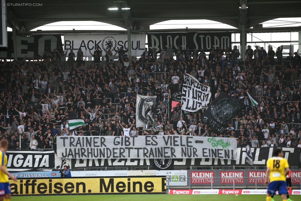 Sturm Graz - St. Poelten
Oesterreichische Fussball Bundesliga, 32. Runde, SK Sturm Graz - SKN St. Poelten, Stadion Liebenau Graz, 06.05.2017. 

Foto zeigt Fans von Sturm mit einem Spruchband
