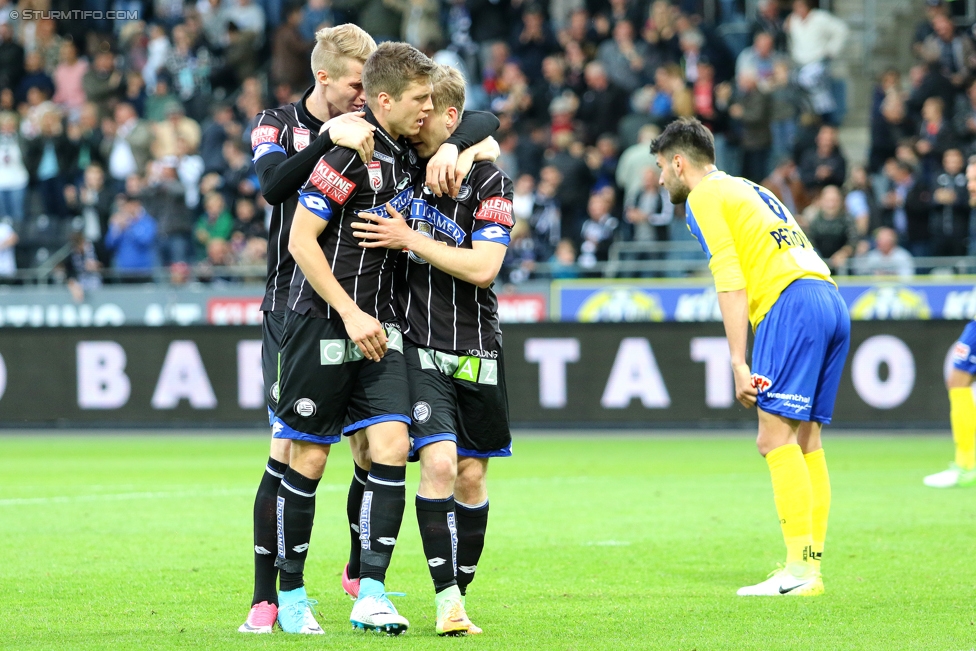 Sturm Graz - St. Poelten
Oesterreichische Fussball Bundesliga, 32. Runde, SK Sturm Graz - SKN St. Poelten, Stadion Liebenau Graz, 06.05.2017. 

Foto zeigt Simon Piesinger (Sturm), Deni Alar (Sturm) und Marc Andre Schmerboeck (Sturm)
Schlüsselwörter: torjubel