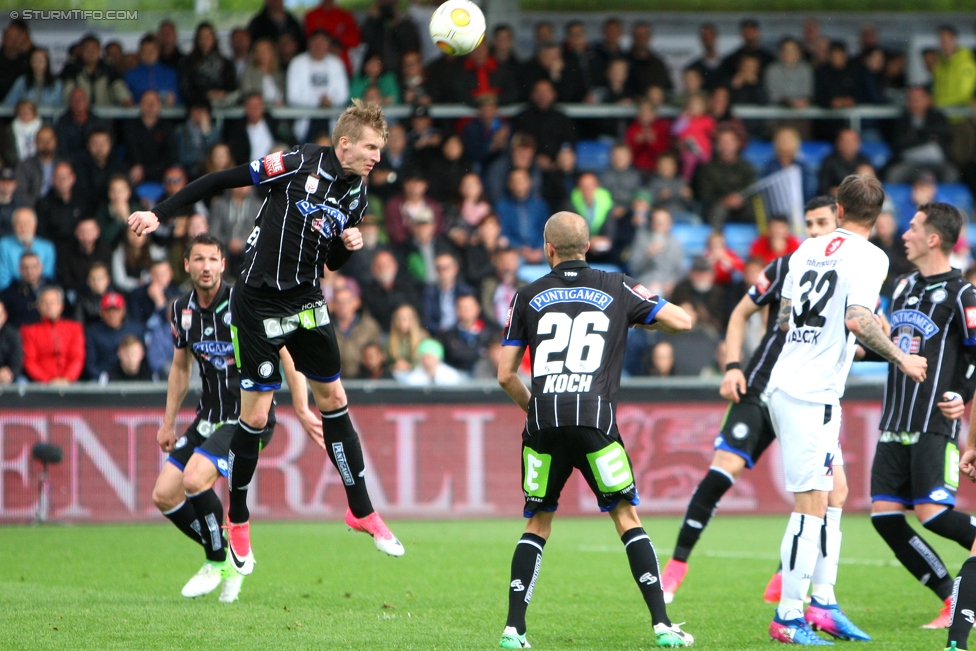 Altach - Sturm Graz
Oesterreichische Fussball Bundesliga, 33. Runde, SC Rheindorf Altach - SK Sturm Graz, Stadion Schnabelholz Altach, 14.05.2017. 

Foto zeigt Simon Piesinger (Sturm), Fabian Koch (Sturm) und Bernhard Janeczek (Altach)
