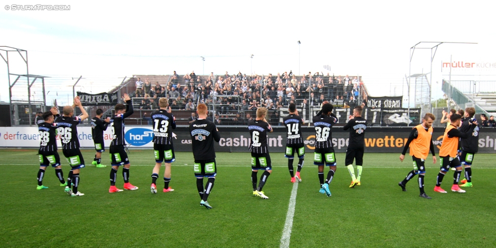 Altach - Sturm Graz
Oesterreichische Fussball Bundesliga, 33. Runde, SC Rheindorf Altach - SK Sturm Graz, Stadion Schnabelholz Altach, 14.05.2017. 

Foto zeigt die Mannschaft von Sturm und Fans von Sturm
Schlüsselwörter: jubel