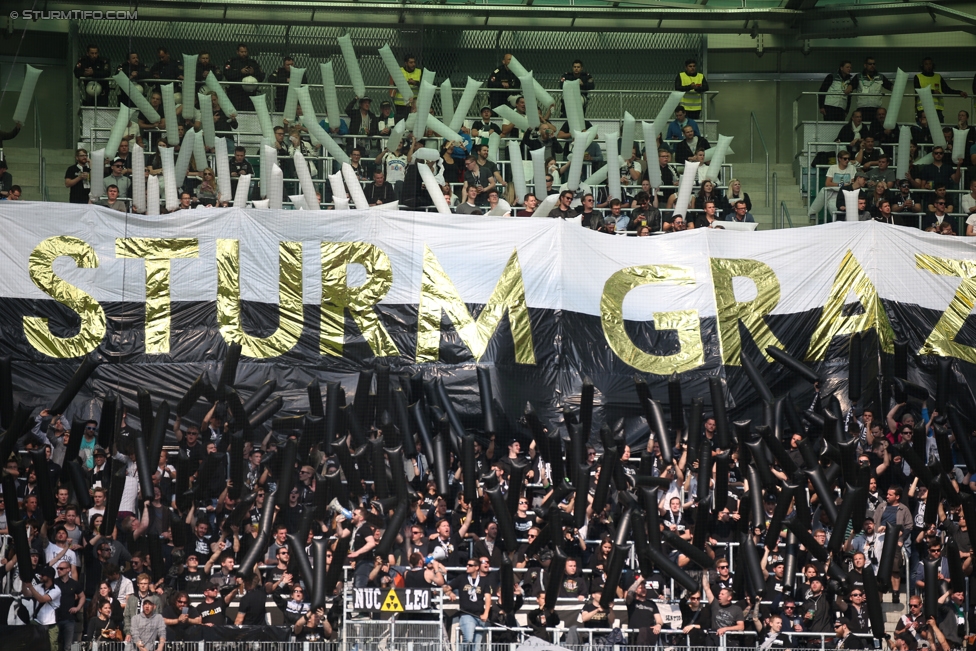 Rapid Wien - Sturm Graz
Oesterreichische Fussball Bundesliga, 34. Runde, SK Rapid Wien - SK Sturm Graz, Weststadion Wien, 21.05.2017. 

Foto zeigt Fans von Sturm mit einer Choreografie
