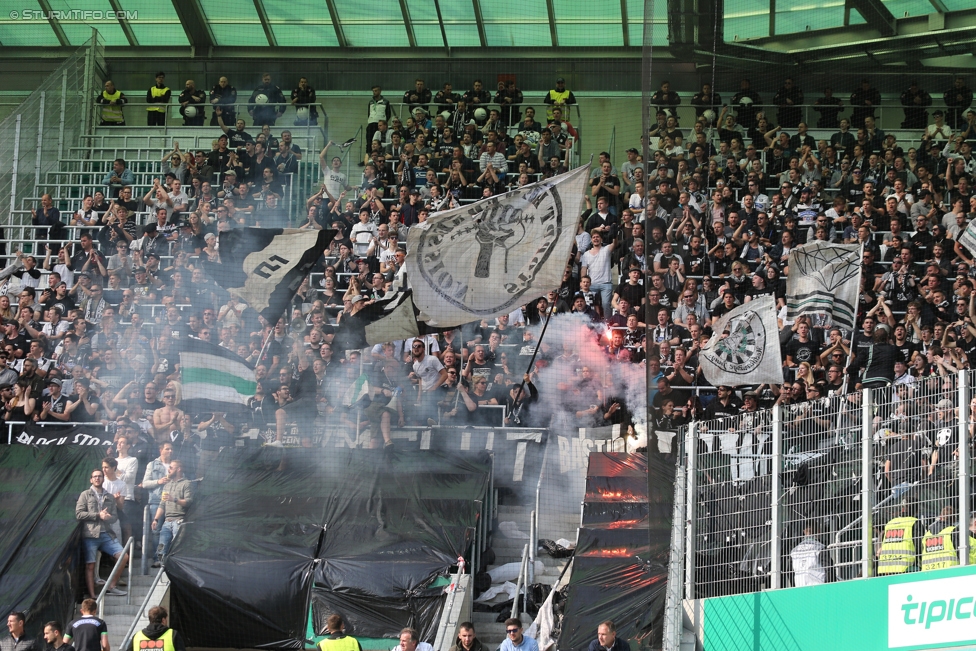 Rapid Wien - Sturm Graz
Oesterreichische Fussball Bundesliga, 34. Runde, SK Rapid Wien - SK Sturm Graz, Weststadion Wien, 21.05.2017. 

Foto zeigt Fans von Sturm
Schlüsselwörter: pyrotechnik