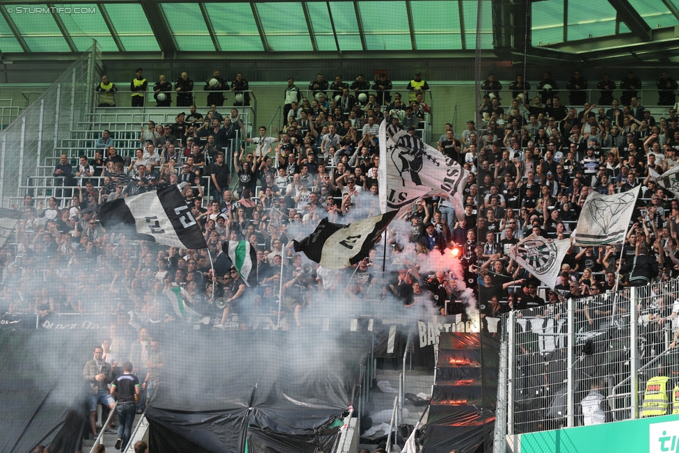 Rapid Wien - Sturm Graz
Oesterreichische Fussball Bundesliga, 34. Runde, SK Rapid Wien - SK Sturm Graz, Weststadion Wien, 21.05.2017. 

Foto zeigt Fans von Sturm
Schlüsselwörter: pyrotechnik