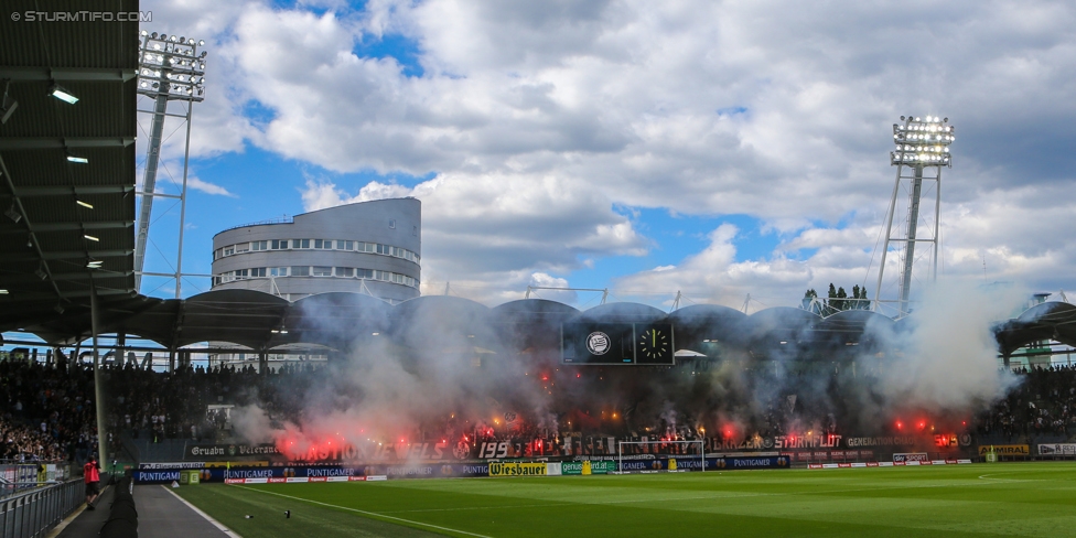 Sturm Graz - Admira Wacker
Oesterreichische Fussball Bundesliga, 35. Runde, SK Sturm Graz - FC Admira Wacker Moedling, Stadion Liebenau Graz, 25.05.2017. 

Foto zeigt Fans von Sturm mit einer Choreografie
Schlüsselwörter: pyrotechnik