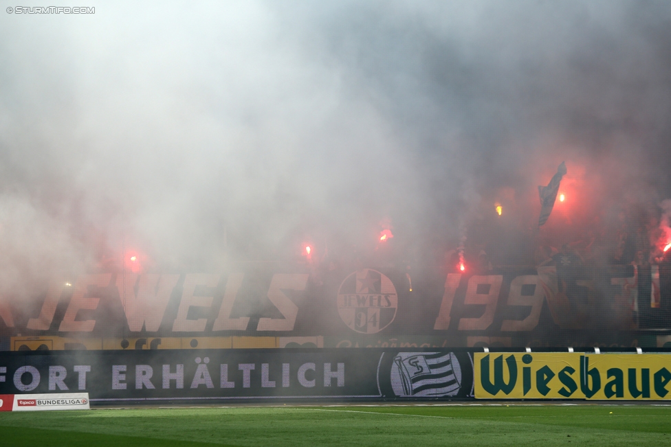 Sturm Graz - Admira Wacker
Oesterreichische Fussball Bundesliga, 35. Runde, SK Sturm Graz - FC Admira Wacker Moedling, Stadion Liebenau Graz, 25.05.2017. 

Foto zeigt Fans von Sturm mit einer Choreografie
Schlüsselwörter: pyrotechnik