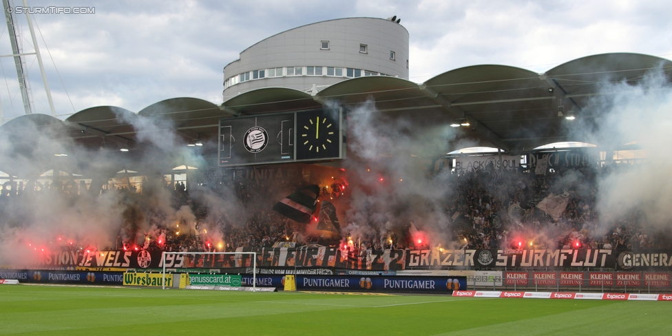 Sturm Graz - Admira Wacker
Oesterreichische Fussball Bundesliga, 35. Runde, SK Sturm Graz - FC Admira Wacker Moedling, Stadion Liebenau Graz, 25.05.2017. 

Foto zeigt Fans von Sturm mit einer Choreografie
Schlüsselwörter: pyrotechnik