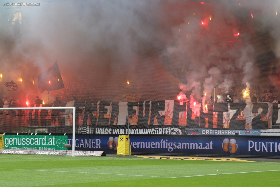 Sturm Graz - Admira Wacker
Oesterreichische Fussball Bundesliga, 35. Runde, SK Sturm Graz - FC Admira Wacker Moedling, Stadion Liebenau Graz, 25.05.2017. 

Foto zeigt Fans von Sturm mit einer Choreografie
Schlüsselwörter: pyrotechnik