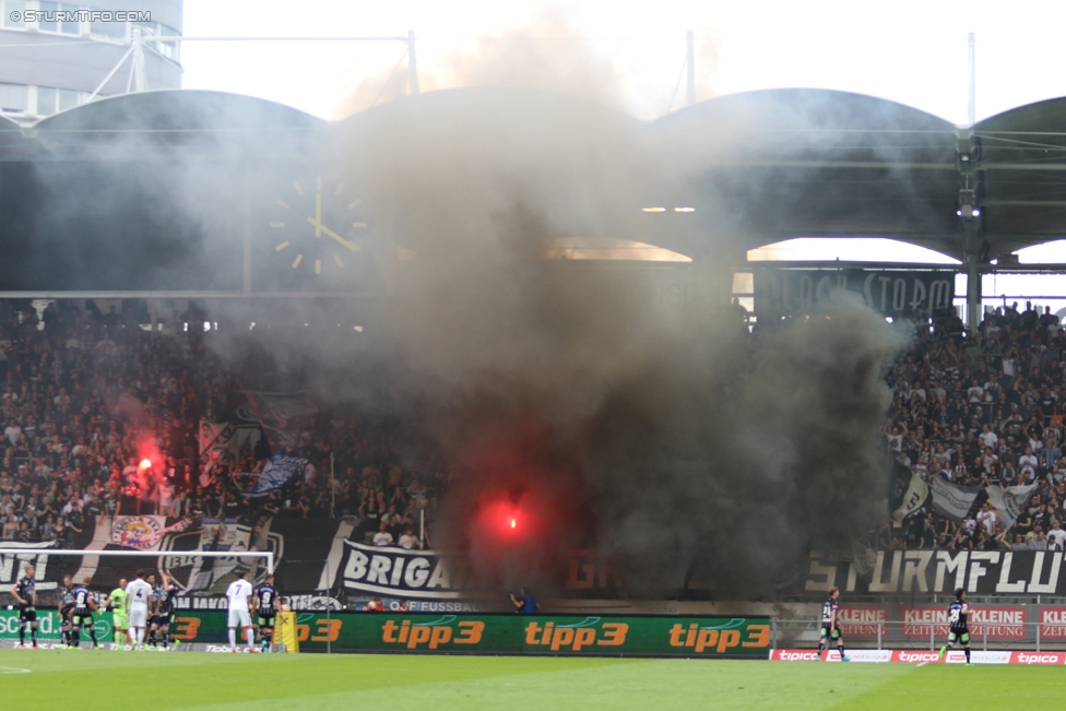 Sturm Graz - Admira Wacker
Oesterreichische Fussball Bundesliga, 35. Runde, SK Sturm Graz - FC Admira Wacker Moedling, Stadion Liebenau Graz, 25.05.2017. 

Foto zeigt Fans von Sturm
Schlüsselwörter: pyrotechnik