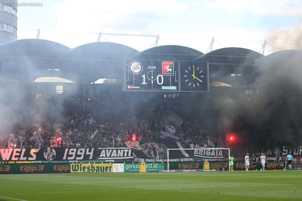 Sturm Graz - Admira Wacker
Oesterreichische Fussball Bundesliga, 35. Runde, SK Sturm Graz - FC Admira Wacker Moedling, Stadion Liebenau Graz, 25.05.2017. 

Foto zeigt Fans von Sturm
Schlüsselwörter: pyrotechnik