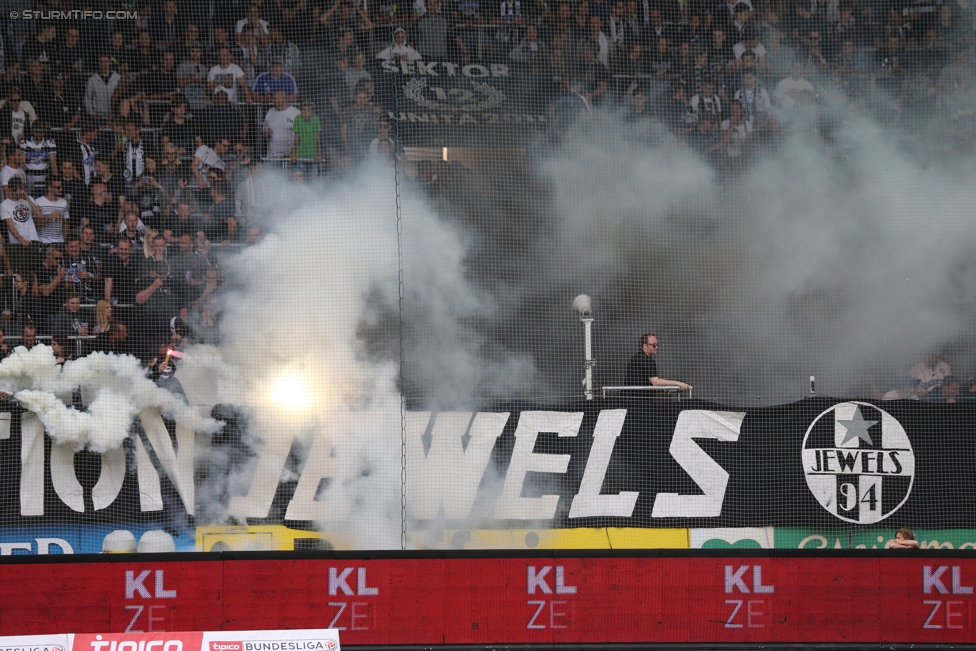 Sturm Graz - Admira Wacker
Oesterreichische Fussball Bundesliga, 35. Runde, SK Sturm Graz - FC Admira Wacker Moedling, Stadion Liebenau Graz, 25.05.2017. 

Foto zeigt Fans von Sturm
Schlüsselwörter: pyrotechnik