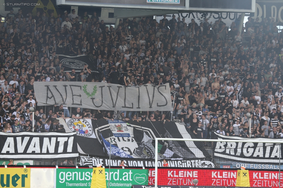 Sturm Graz - Admira Wacker
Oesterreichische Fussball Bundesliga, 35. Runde, SK Sturm Graz - FC Admira Wacker Moedling, Stadion Liebenau Graz, 25.05.2017. 

Foto zeigt Fans von Sturm mit einem Spruchband
