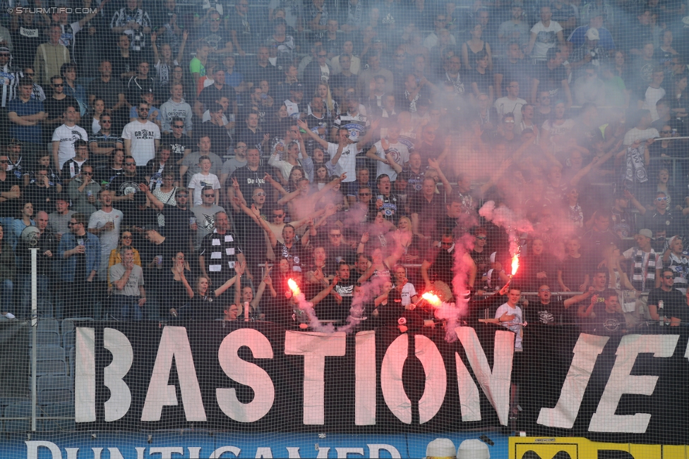 Sturm Graz - Admira Wacker
Oesterreichische Fussball Bundesliga, 35. Runde, SK Sturm Graz - FC Admira Wacker Moedling, Stadion Liebenau Graz, 25.05.2017. 

Foto zeigt Fans von Sturm
Schlüsselwörter: pyrotechnik