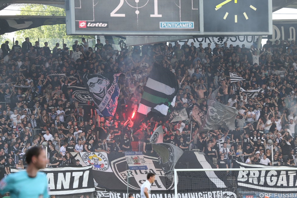 Sturm Graz - Admira Wacker
Oesterreichische Fussball Bundesliga, 35. Runde, SK Sturm Graz - FC Admira Wacker Moedling, Stadion Liebenau Graz, 25.05.2017. 

Foto zeigt Fans von Sturm
Schlüsselwörter: pyrotechnik