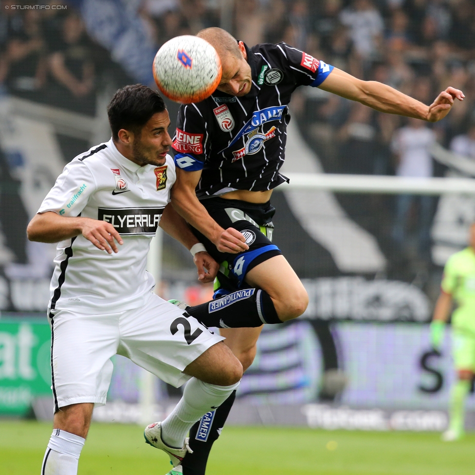 Sturm Graz - Admira Wacker
Oesterreichische Fussball Bundesliga, 35. Runde, SK Sturm Graz - FC Admira Wacker Moedling, Stadion Liebenau Graz, 25.05.2017. 

Foto zeigt Fabian Koch (Sturm) und Eldis Bajrami (Admira)
Schlüsselwörter: pyrotechnik