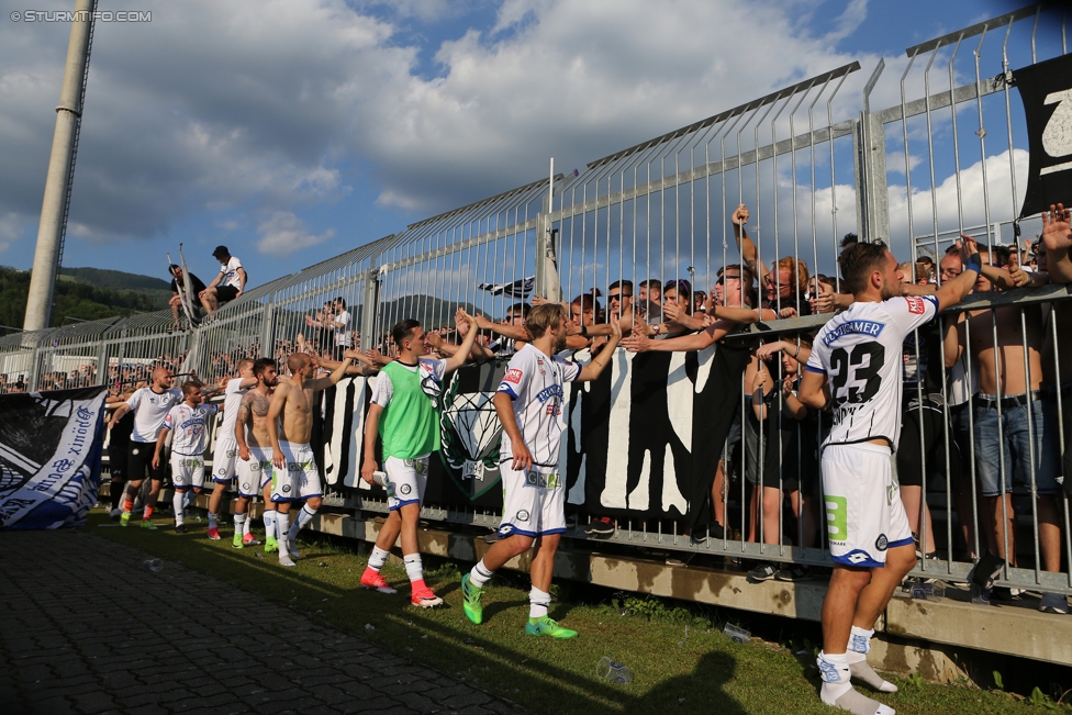 Wolfsberg - Sturm Graz
Oesterreichische Fussball Bundesliga, 36. Runde, Wolfsberger AC - SK Sturm Graz, Lavanttal Arena Wolfsberg, 28.05.2017. 

Foto zeigt die Mannschaft von Sturm und Fans von Sturm
