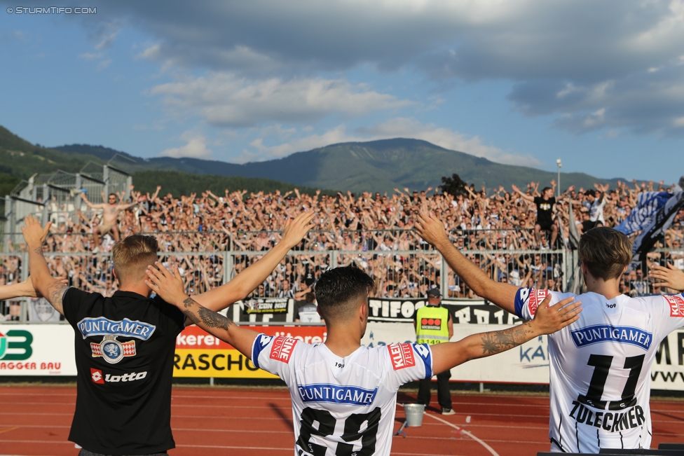 Wolfsberg - Sturm Graz
Oesterreichische Fussball Bundesliga, 36. Runde, Wolfsberger AC - SK Sturm Graz, Lavanttal Arena Wolfsberg, 28.05.2017. 

Foto zeigt Sascha Horvath (Sturm), Philipp Zulechner (Sturm) und Fans von Sturm
