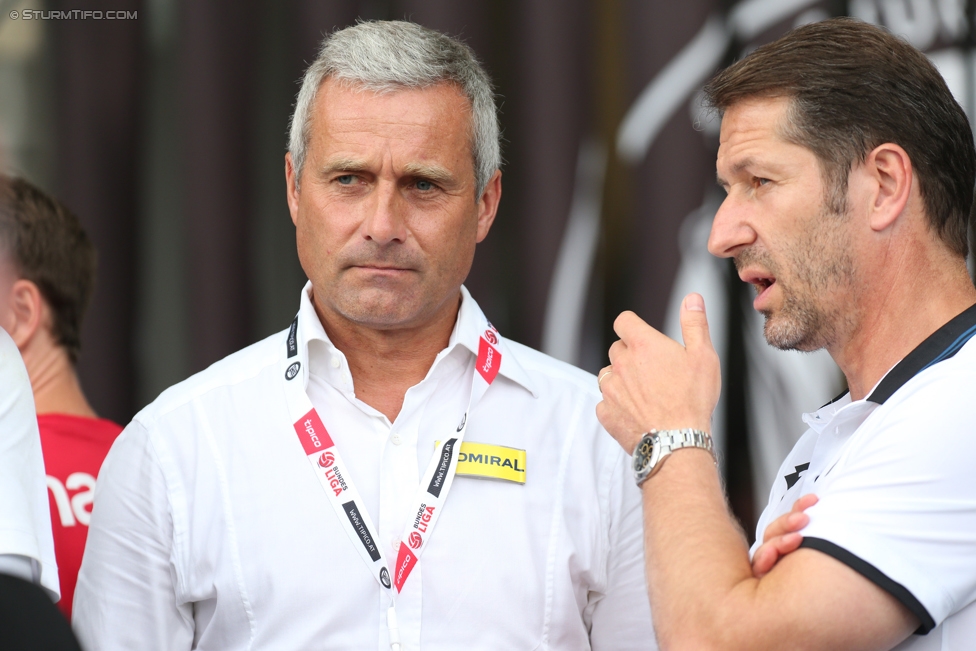 Sturm Graz - St. Poelten
Oesterreichische Fussball Bundesliga, 1. Runde, SK Sturm Graz - SKN St. Poelten, Stadion Liebenau Graz, 23.07.2017. 

Foto zeigt Markus Schupp (ehem. Spieler Sturm) und Franco Foda (Cheftrainer Sturm)
