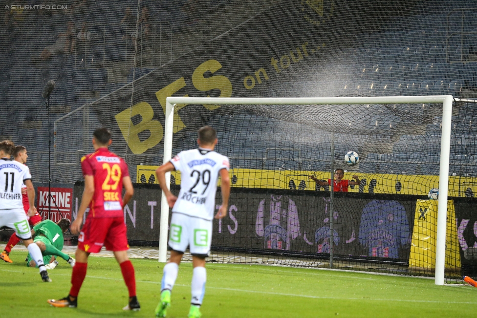 Sturm Graz - St. Poelten
Oesterreichische Fussball Bundesliga, 1. Runde, SK Sturm Graz - SKN St. Poelten, Stadion Liebenau Graz, 23.07.2017. 

Foto zeigt Philipp Zulechner (Sturm), Christoph Riegler (St. Poelten), David Stec (St. Poelten) und Thorsten Roecher (Sturm)
Schlüsselwörter: tor