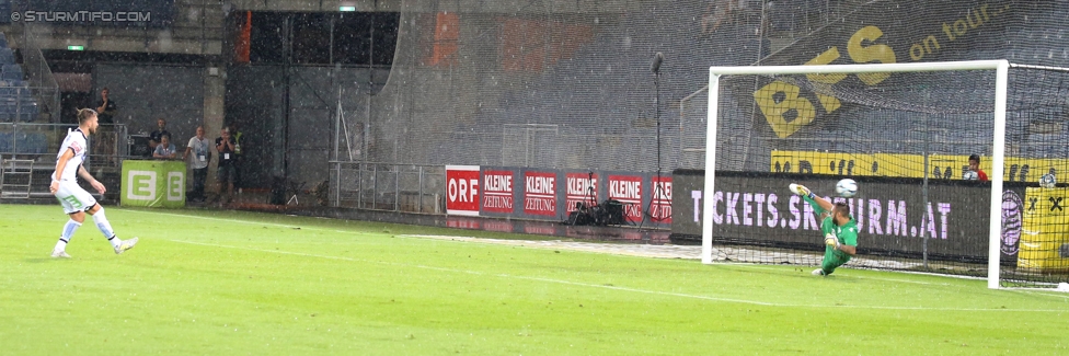 Sturm Graz - St. Poelten
Oesterreichische Fussball Bundesliga, 1. Runde, SK Sturm Graz - SKN St. Poelten, Stadion Liebenau Graz, 23.07.2017. 

Foto zeigt Peter Zulj (Sturm) und Christoph Riegler (St. Poelten)
Schlüsselwörter: elfmeter torjubel