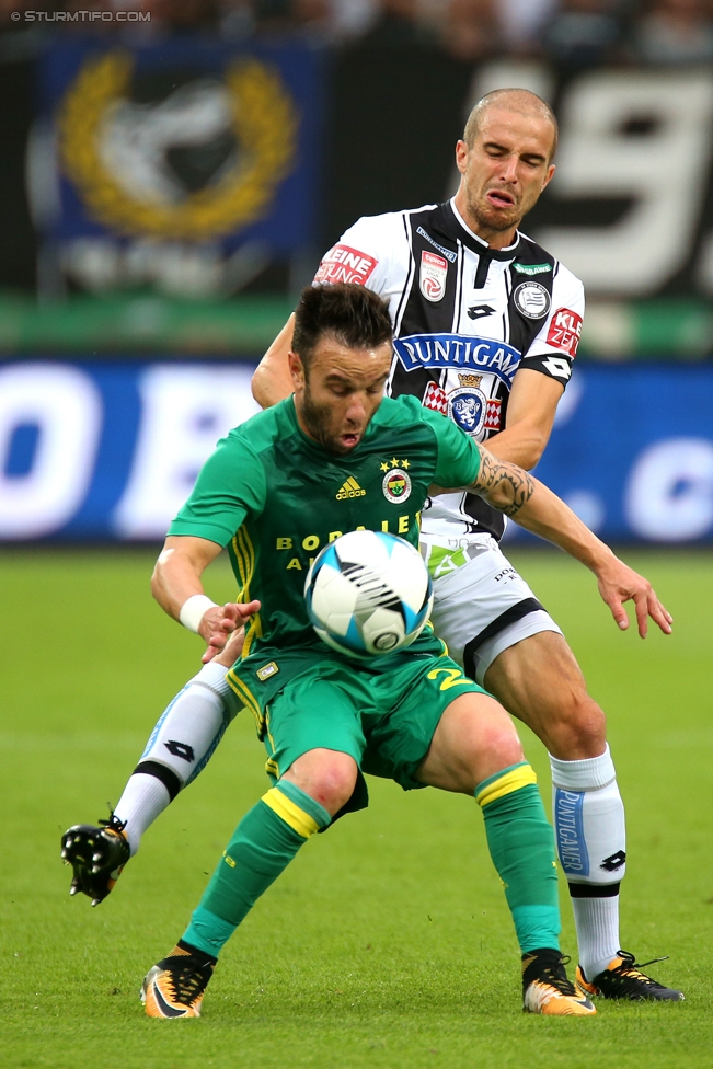 Sturm Graz - Fenerbahce
UEFA Europa League Qualifikation 3. Runde, SK Sturm Graz -  Fenerbahce Istanbul, Stadion Liebenau Graz, 27.07.2017. 

Foto zeigt Mathieu Valbuena (Fenerbahce) und Fabian Koch (Sturm)
