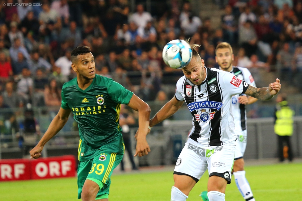 Sturm Graz - Fenerbahce
UEFA Europa League Qualifikation 3. Runde, SK Sturm Graz -  Fenerbahce Istanbul, Stadion Liebenau Graz, 27.07.2017. 

Foto zeigt Souza (Fenerbahce) und Peter Zulj (Sturm)
