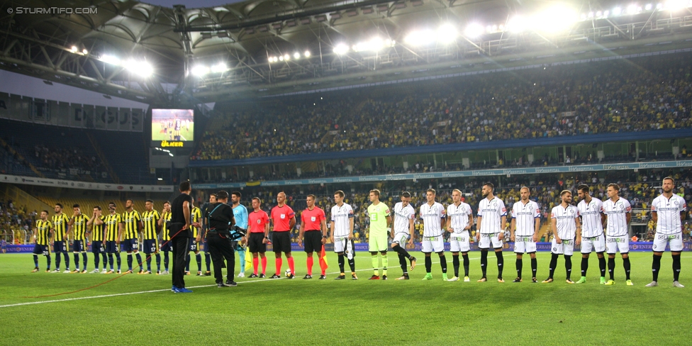 Fenerbahce - Sturm Graz
UEFA Europa League Qualifikation 3. Runde, Fenerbahce Istanbul - SK Sturm Graz, Suekrue Saracoglu Stadion Istanbul, 03.08.2017. 

Foto zeigt die Mannschaft von Fenerbahce, das Schiedsrichterteam und die Mannschaft von Sturm
