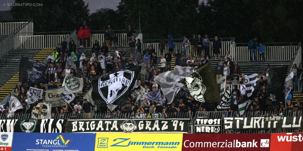 Mattersburg - Sturm Graz
Oesterreichische Fussball Bundesliga, 3. Runde, SV Mattersburg - SK Sturm Graz, Pappelstadion Mattersburg, 06.08.2017. 

Foto zeigt Fans von Sturm
