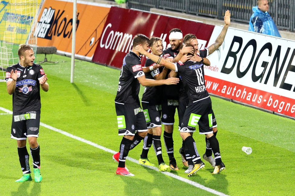 Mattersburg - Sturm Graz
Oesterreichische Fussball Bundesliga, 3. Runde, SV Mattersburg - SK Sturm Graz, Pappelstadion Mattersburg, 06.08.2017. 

Foto zeigt die Mannschaft von Sturm
Schlüsselwörter: torjubel